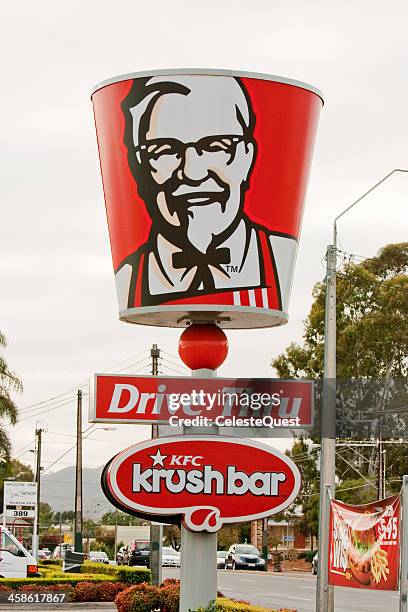 sign - kfc (kentucky fried chicken) - kentucky fried chicken bucket stock pictures, royalty-free photos & images