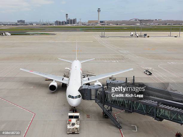 jal ボーイング 767 - tokyo international airport ストックフォトと画像