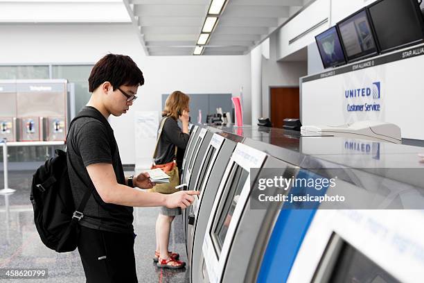 Universal Check In 722 Us United Airlines Check In Stock Photos, High-Res Pictures, and ...