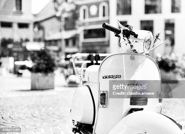 scooter. black and white - vespa stockfoto's en -beelden