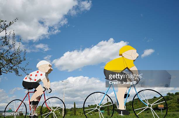 ciclo de procura do tour de france - camisola amarela camisola de ciclismo imagens e fotografias de stock
