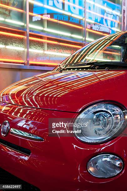 close-up of fiat spa 500 in times square - fiat chrysler stockfoto's en -beelden