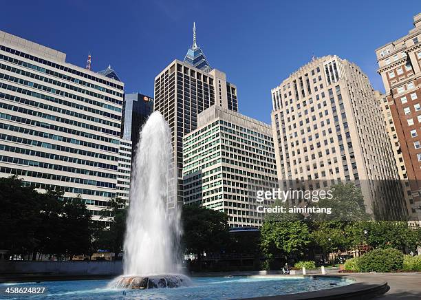 love park fountain in philadelphia - john f kennedy plaza philadelphia stock pictures, royalty-free photos & images