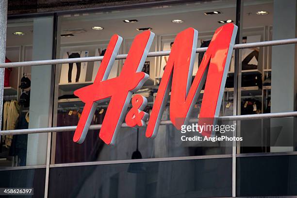 h&m sign - h m store stock pictures, royalty-free photos & images