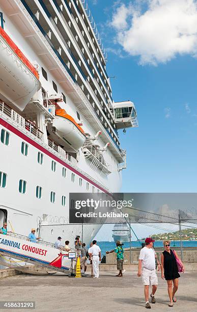 disembarking cruise ship - montego bay stock pictures, royalty-free photos & images