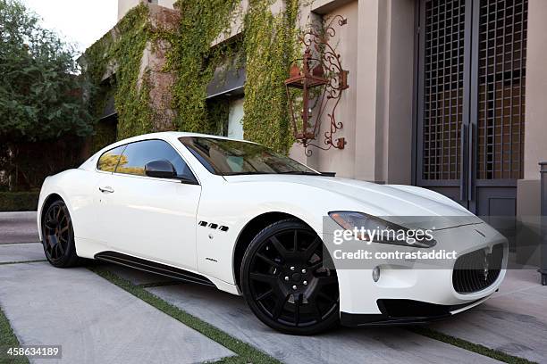 maserati de gran turismo - maserati fotografías e imágenes de stock