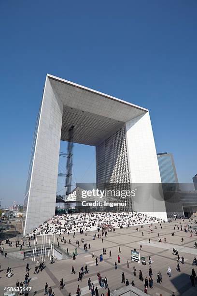 great arch of defense - grande arche stock pictures, royalty-free photos & images