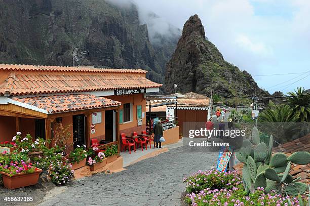 pequena aldeia de montanha masca em tenerife (espanha - mascar imagens e fotografias de stock