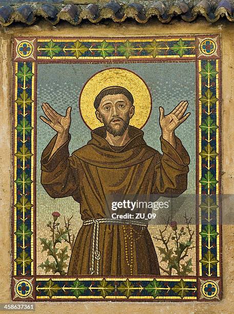 saint francis (mosaik in bozen, italien) - religious saint stock-fotos und bilder