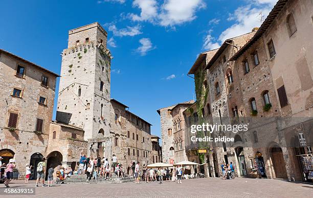 tourists on piazza della cisterna in san gimignano italy - san gimignano stock pictures, royalty-free photos & images