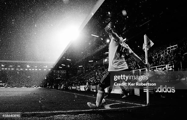 Ross McCormack of Fulham takes a corner during the Sky Bet Championship match between Fulham and Huddersfield Town at Craven Cottage on November 8,...