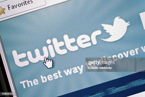 twitter site in internet explorer browser on lcd screen - internet explorer stock pictures, royalty-free photos & images