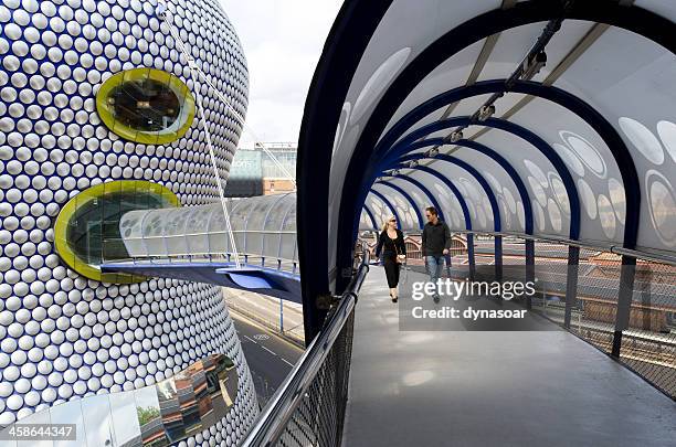 futuristic architecture of the selfridges building, birmingham, england - bullring shopping centre stockfoto's en -beelden