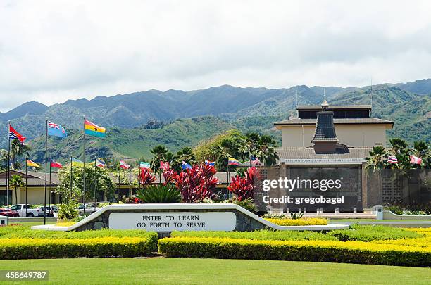 entrance to brigham young university -  hawaii campus - hawaii flag 個照片及圖片檔