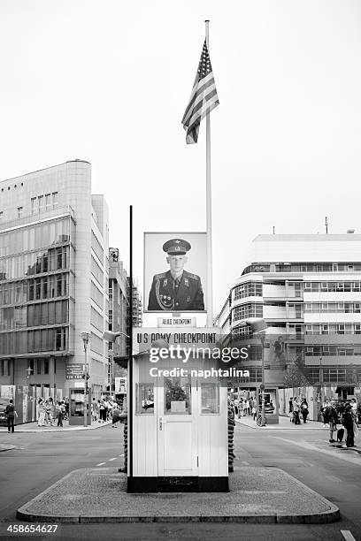 checkpoint charlie, berlin - checkpoint charlie stock-fotos und bilder