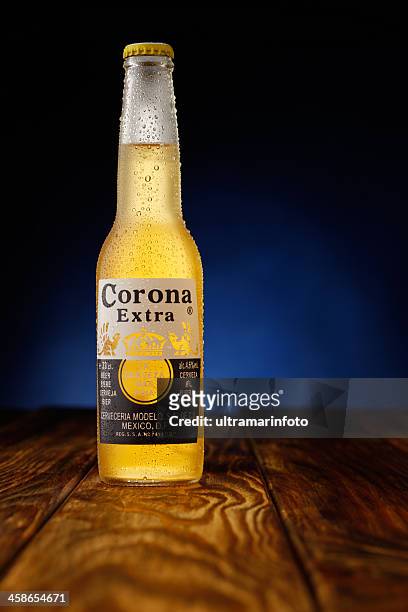 ice cold bottle of corona beer - corona beer stockfoto's en -beelden