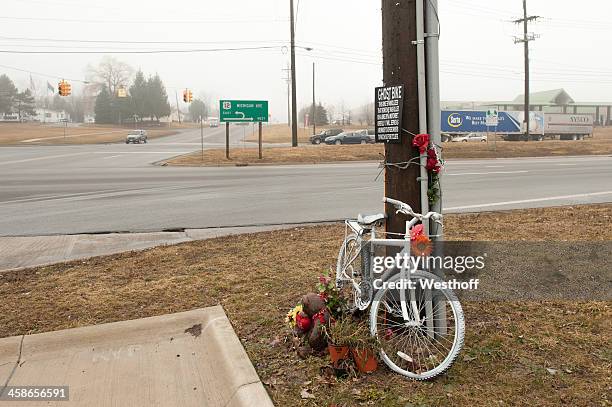 ghost bike memorial - roadside memorial stock pictures, royalty-free photos & images