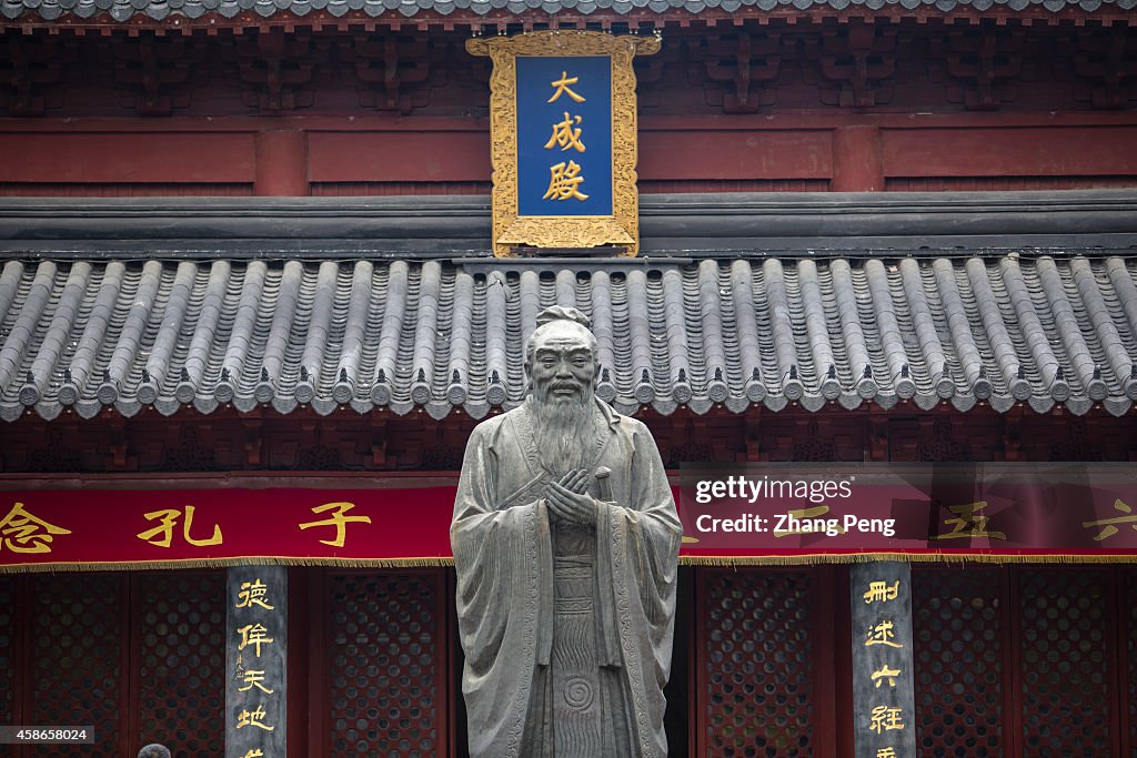 Statue of Confucius in Nanjing Fuzimiao, one of the biggest...