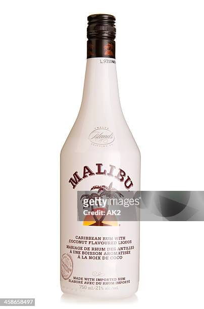 rum malibu cocco - malibu foto e immagini stock
