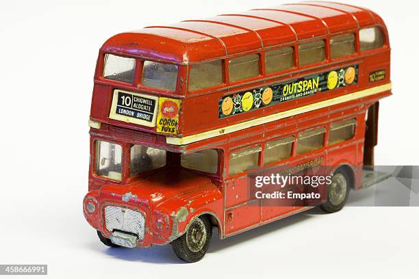 corgi pembroke spielzeug london routemaster-bus. - streichholzschachtel stock-fotos und bilder