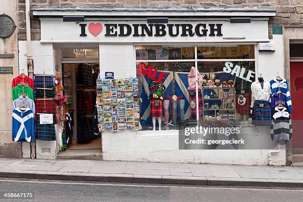 ich liebe edinburgh touristen einkaufen - midlothian scotland stock-fotos und bilder