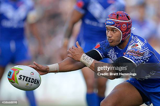 Pita Godinet of Samoa passes the ball during the Four Nations match between the Australian Kangaroos and Samoa at WIN Stadium on November 9, 2014 in...