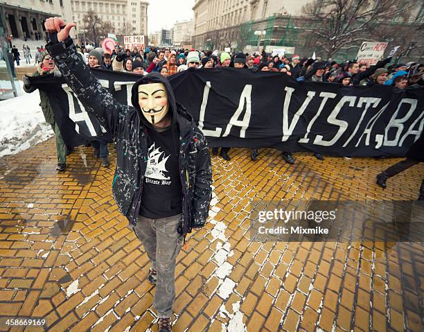 protestant wearing guy fawkes mask - guy fawkes mask stock pictures, royalty-free photos & images