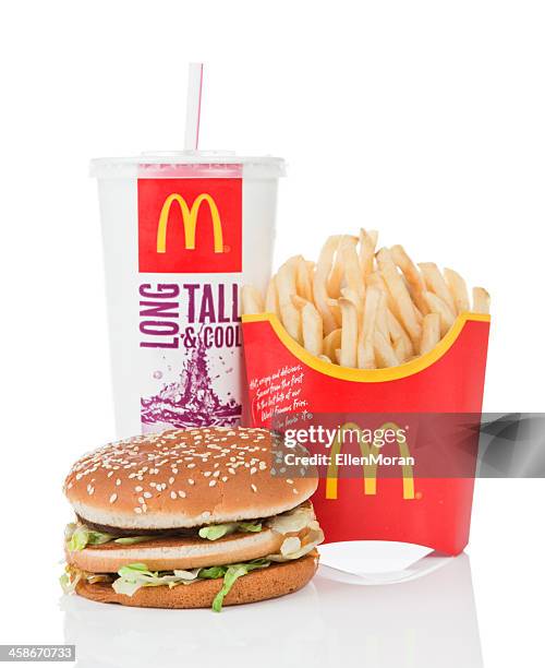 mcdonald's big mac valor comida - mcdonalds fotografías e imágenes de stock