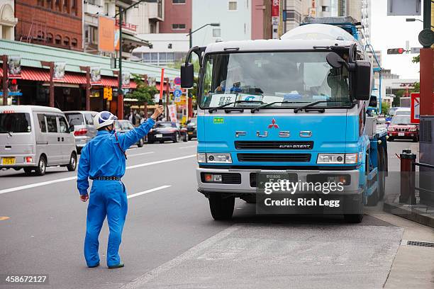 japanese cement truck - mitsubishi fuso truck stock pictures, royalty-free photos & images