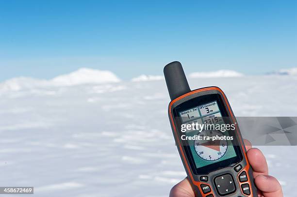 gps navigation - garmin-global-positioning-system stock pictures, royalty-free photos & images
