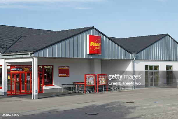 tienda de la peseta markt descuento supermercado cadena - discount store fotografías e imágenes de stock