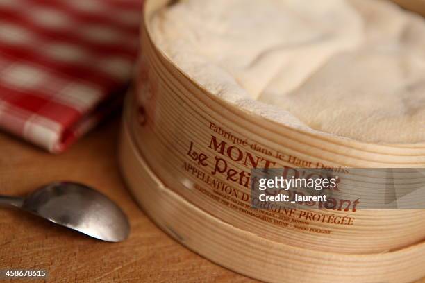 vacherin mont d'or - ice cream cake stock pictures, royalty-free photos & images