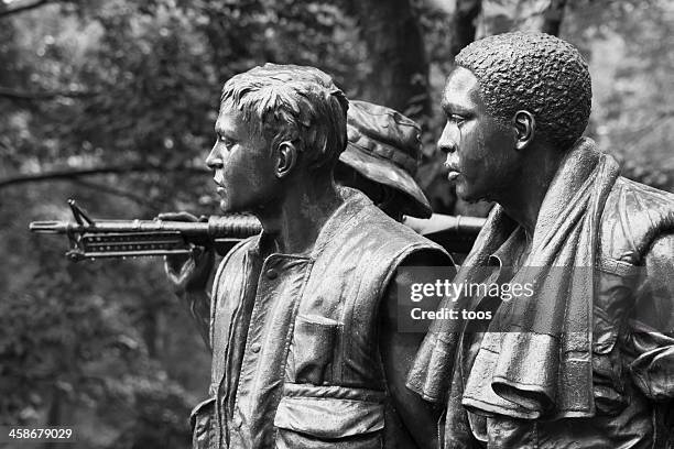 "the three soldiers", vietnam veterans memorial, washington dc - vietnam veterans memorial washington stock pictures, royalty-free photos & images