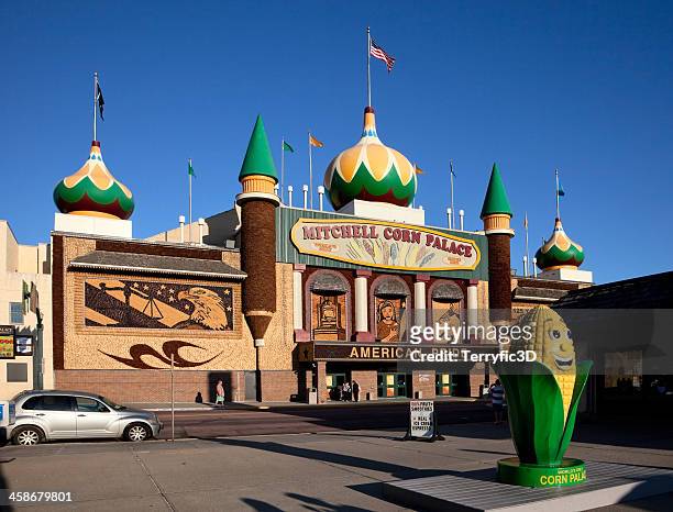 mitchell's corn palace - terryfic3d stock pictures, royalty-free photos & images