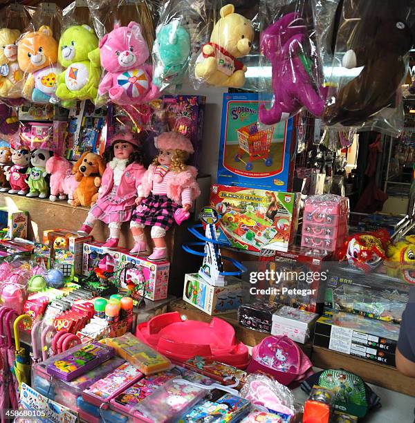 brinquedos para venda - loja de brinquedos imagens e fotografias de stock