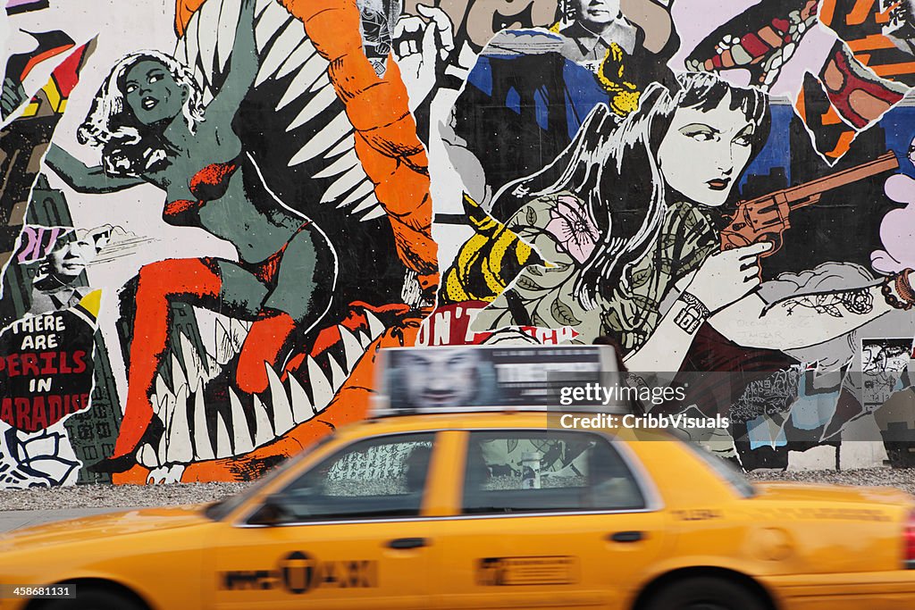 NYC yellow taxi und Wandgemälde Wand auf die Houston Street