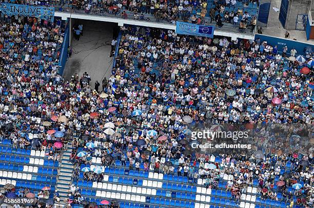spectators - upperdeck view stock pictures, royalty-free photos & images