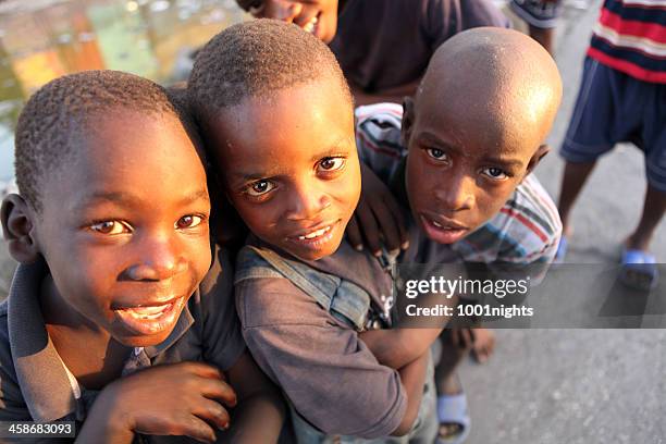 après le tremblement de terre, à haïti - haïti photos et images de collection