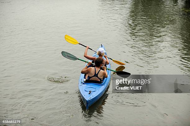 two women canoeing on the river kromme rijn - kanoën stockfoto's en -beelden