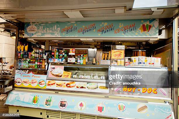 fast food kiosk in milan, italy - nutella stockfoto's en -beelden