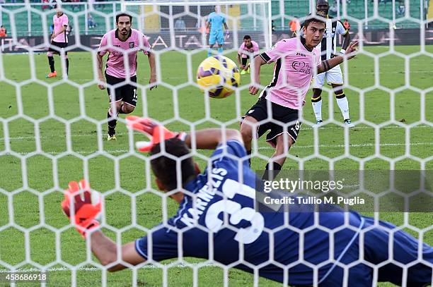 Paulo Dybala of Palermo scores the equalizing goal during the Serie A match between US Citta di Palermo and Udinese Calcio at Stadio Renzo Barbera on...