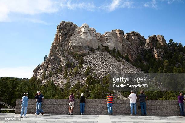 tourists at mount rushmore visitor center - terryfic3d stockfoto's en -beelden