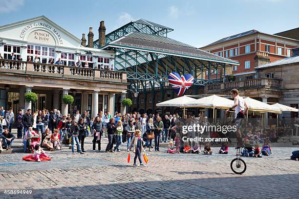 street performers at the covent garden - covent garden 個照片及圖片檔