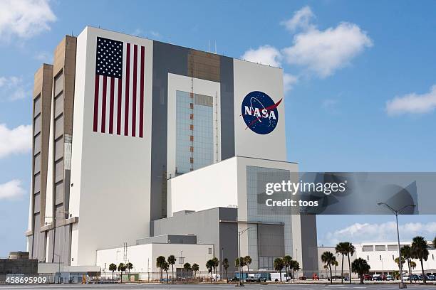 nasa launch control at kennedy space center, cape canaveral - nasa kennedy space center stockfoto's en -beelden
