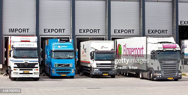 Unloading Semis Unloading Semi Truck Photos and Premium High Res Pictures - Getty Images