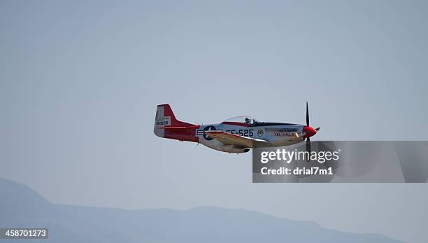 p-51 mustang in flight - p 51 mustang stock pictures, royalty-free photos & images