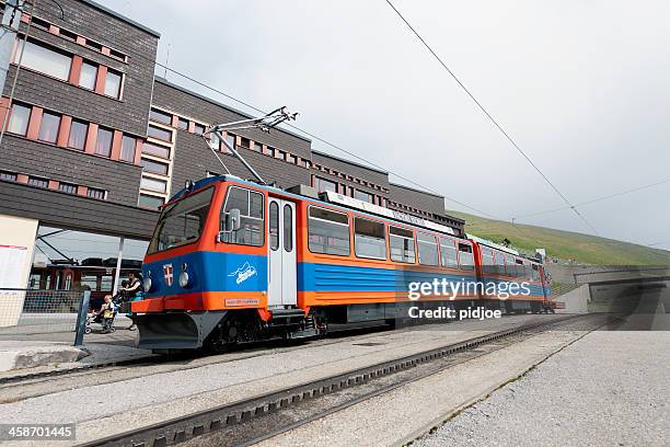 train at vetta mountain railroad station on monte generoso switzerland - vetta 個照片及圖片檔
