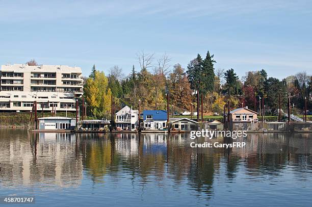 homes on willamette river portland oregon houseboats condo - willamette river bildbanksfoton och bilder