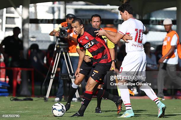 Roger of Vitoria battles for the ball with PH Ganso during the match between Vitoria and Sao Paulo as part of Brasileirao Series A 2014 at Estadio...