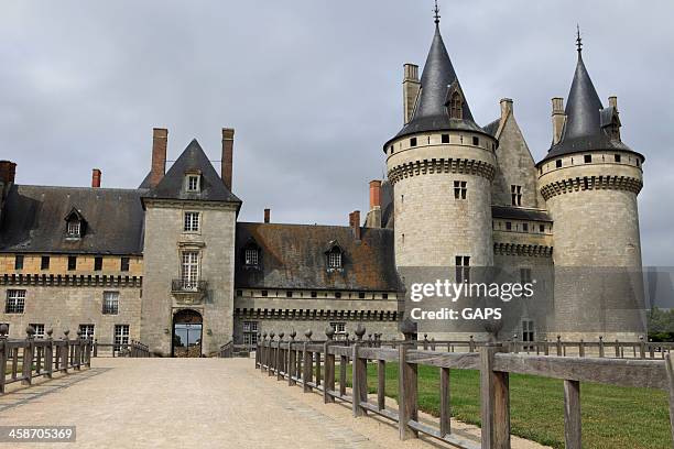 castle of sully-sur-loire - loiret stock pictures, royalty-free photos & images